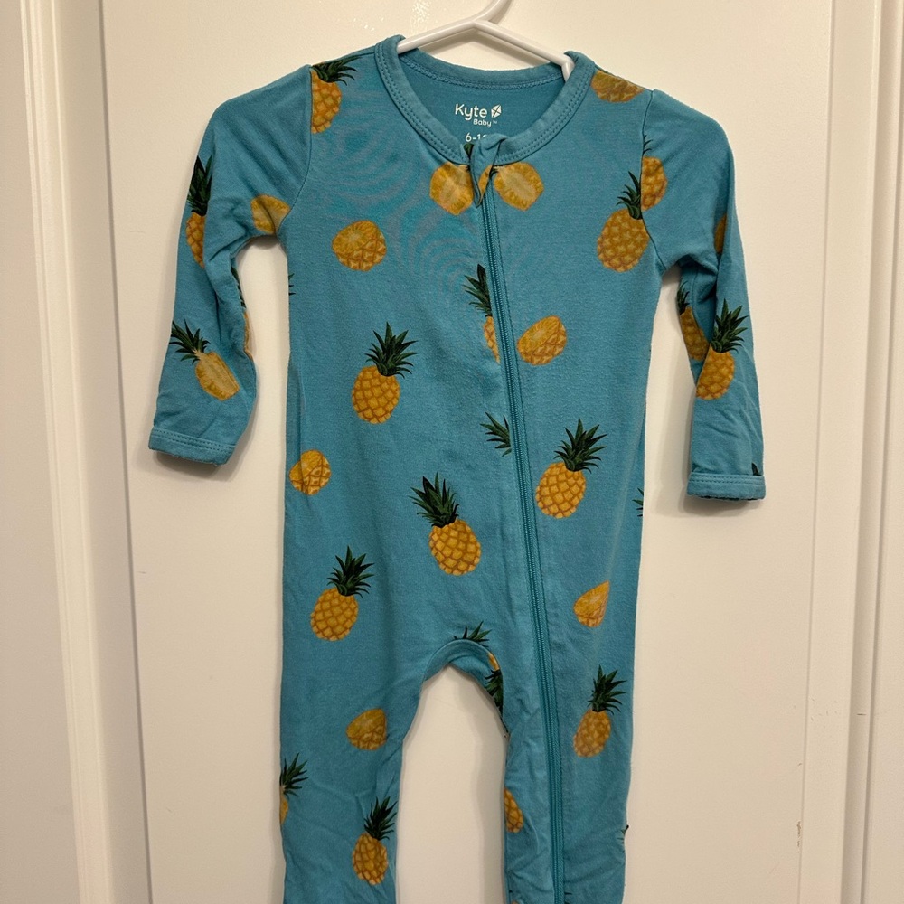 Kyte BABY Blue Pineapple Print Bodysuit